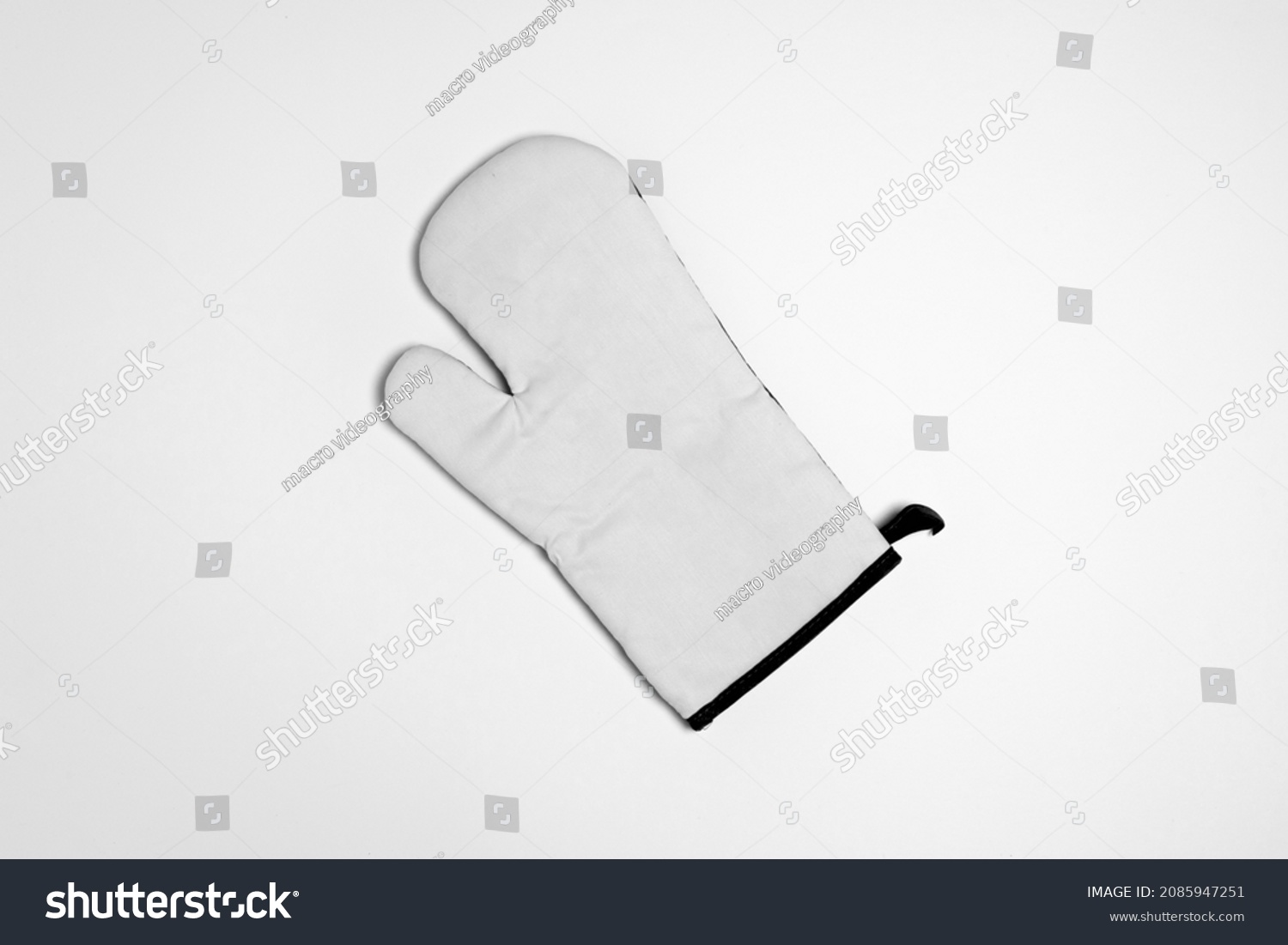 Kitchen oven gloves mitts isolated on white background.High-resolution photo.Mock-up #2085947251