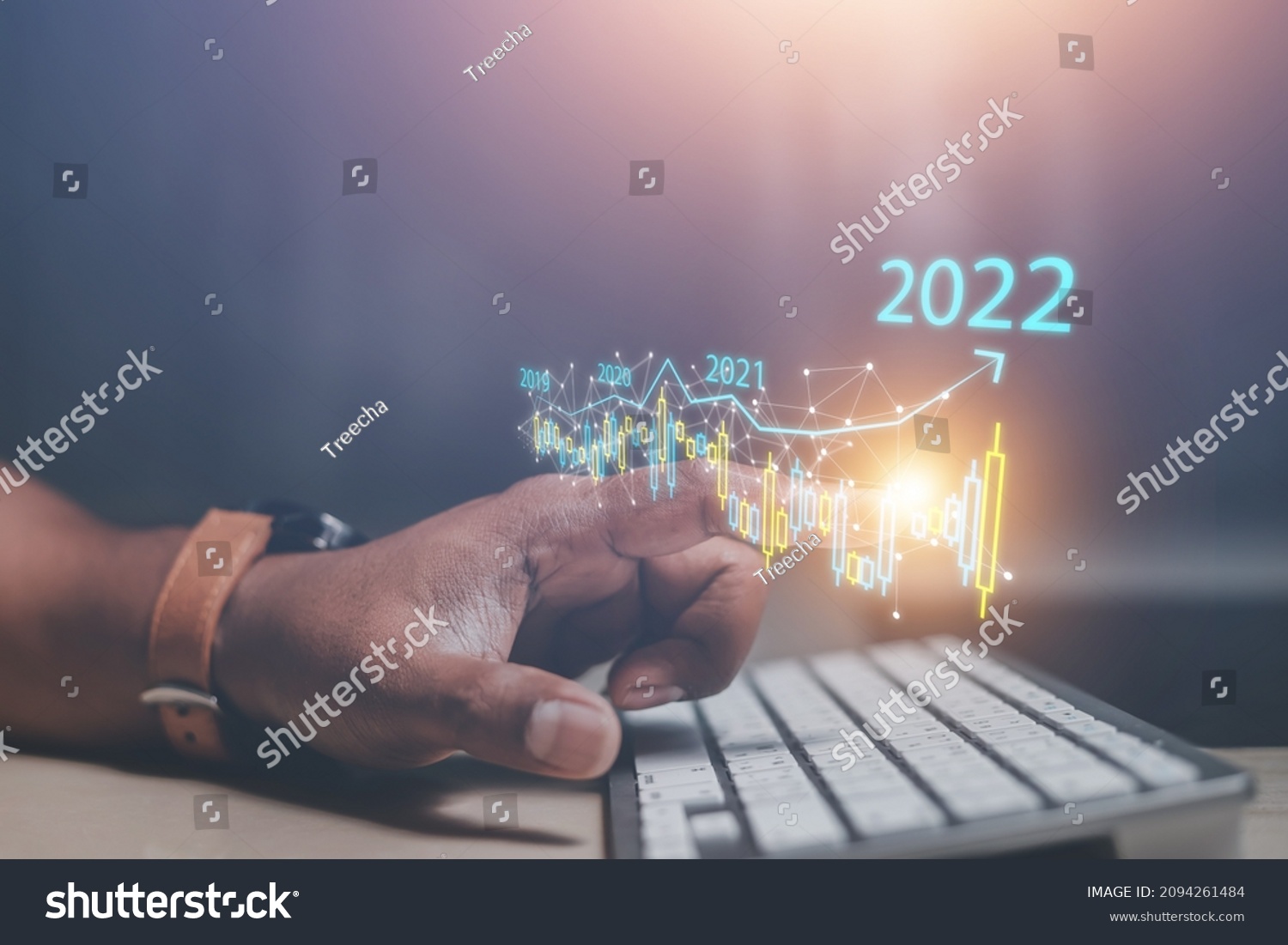 Businessmen analyze business investments in this new year. Demonstrates the trends driving digital online shopping to develop future online businesses. 2022 concept
 #2094261484
