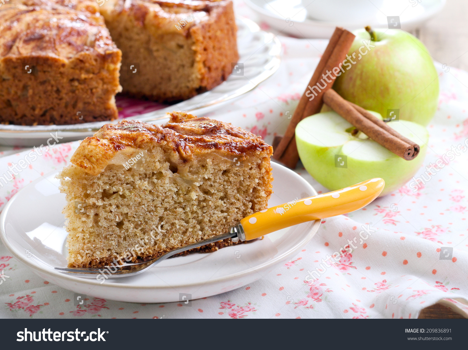 Wholemeal apple cinnamon tea cake #209836891