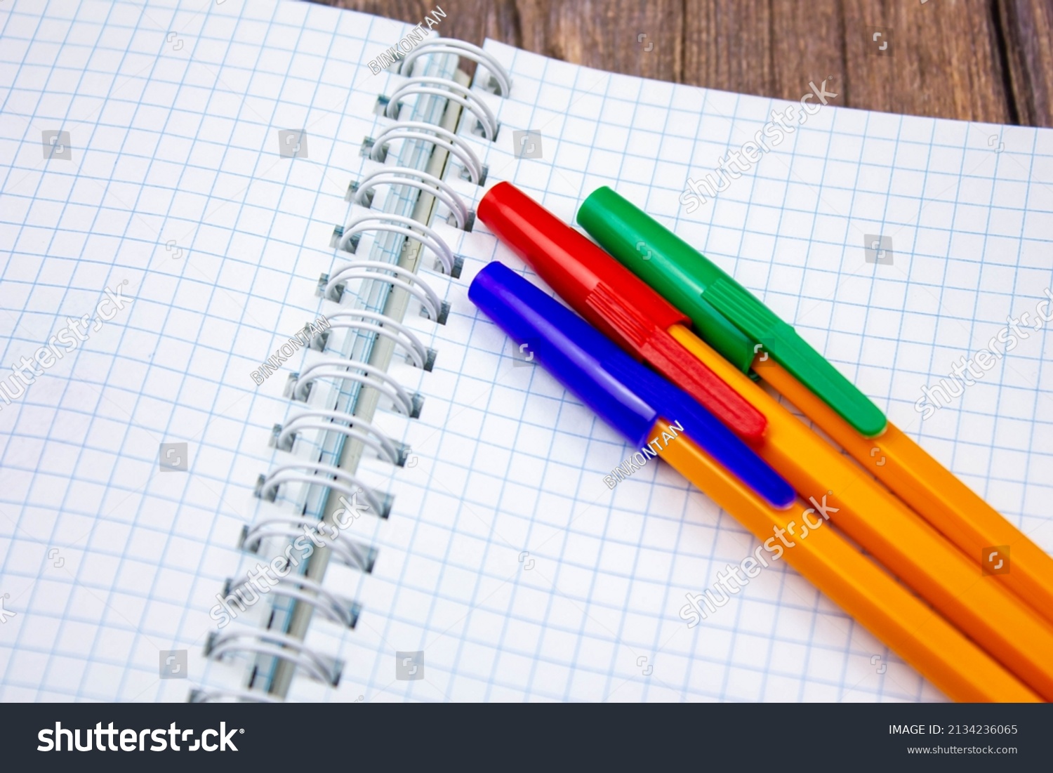 The Ballpoint pens. Choice of handles. Colored pens. Ink pens for writing.Pens lie on the notepad page.Office stationery concept. #2134236065