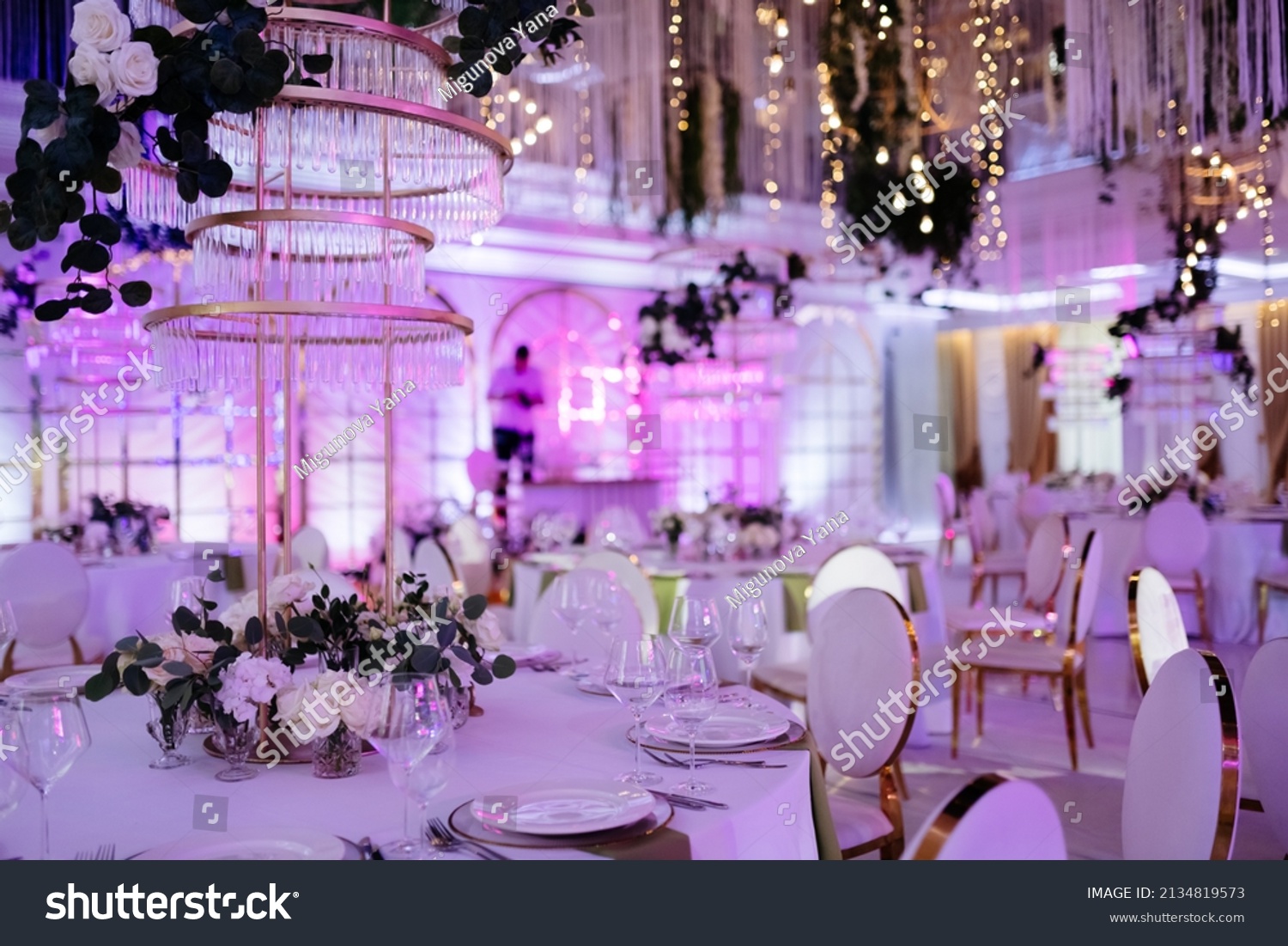 Wedding hall with decoration. Банкетный зал #2134819573
