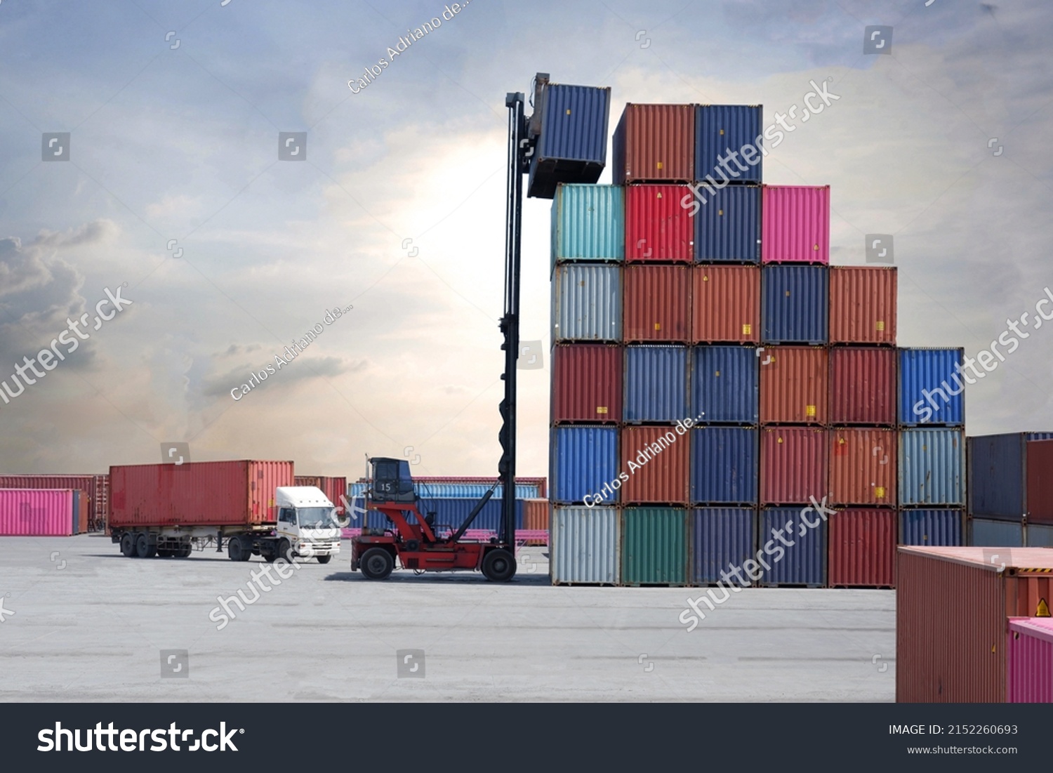 Inland shipping of containers with a container handler #2152260693