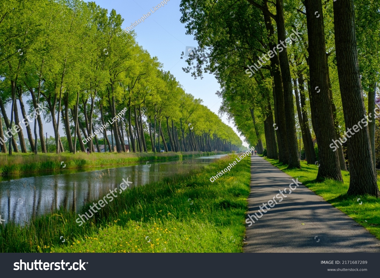 Damme Canal. The canal is located in the province of West Flanders in Belgium. It connects the city of Bruges with the Dutch city of L'Écluse #2171687289