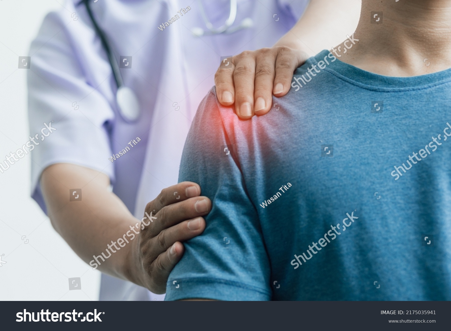 A man with shoulder pain goes to the doctor, The doctor diagnoses the patient's arm pain and shoulder pain. Concept of physical therapy and rehabilitation. #2175035941