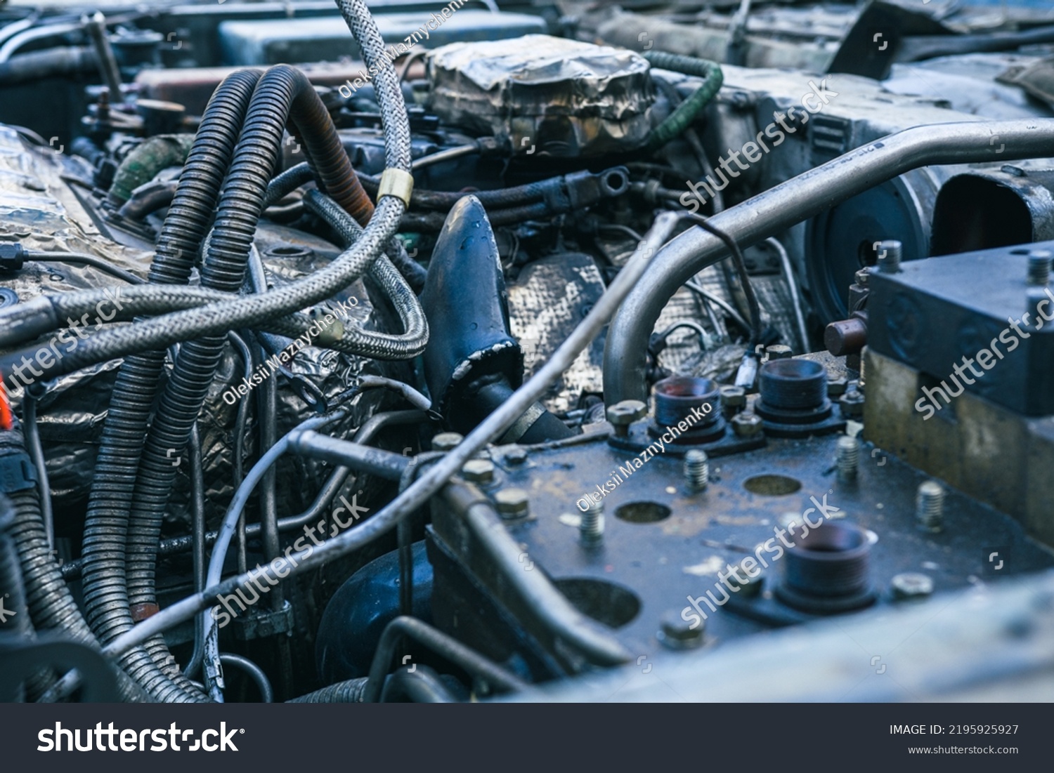 The engine and equipment of a military vehicle. Tubes, tanks and mechanisms of the propulsion system #2195925927