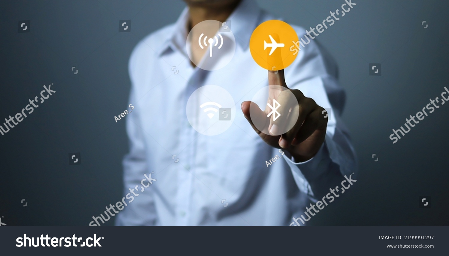 The man in the white shirt presses the air plane mode icon, indicating that he does not want to contact the outside world, disconnect or do not disturb. #2199991297