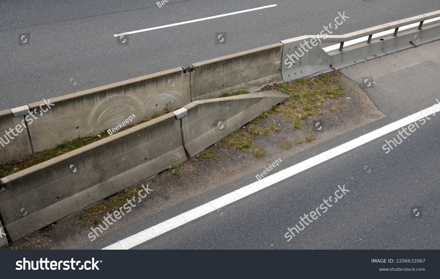 separation of traffic lanes on the highway using movable barriers. they are used in places where the driving directions are too close. during repairs, traffic is re-measured in the opposite direction #2206632067