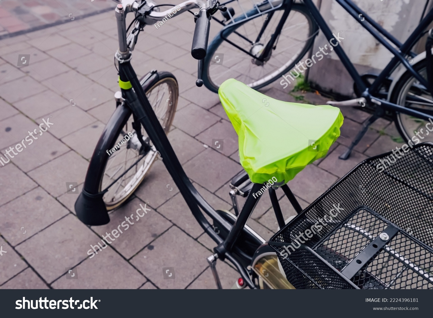 rain cover on the seat or saddle of an urban bicycle #2224396181