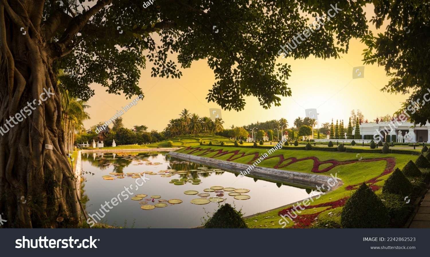 Royal Flora Ratchaphruek Park The Temple Of Royalty Free Stock Photo Avopix Com