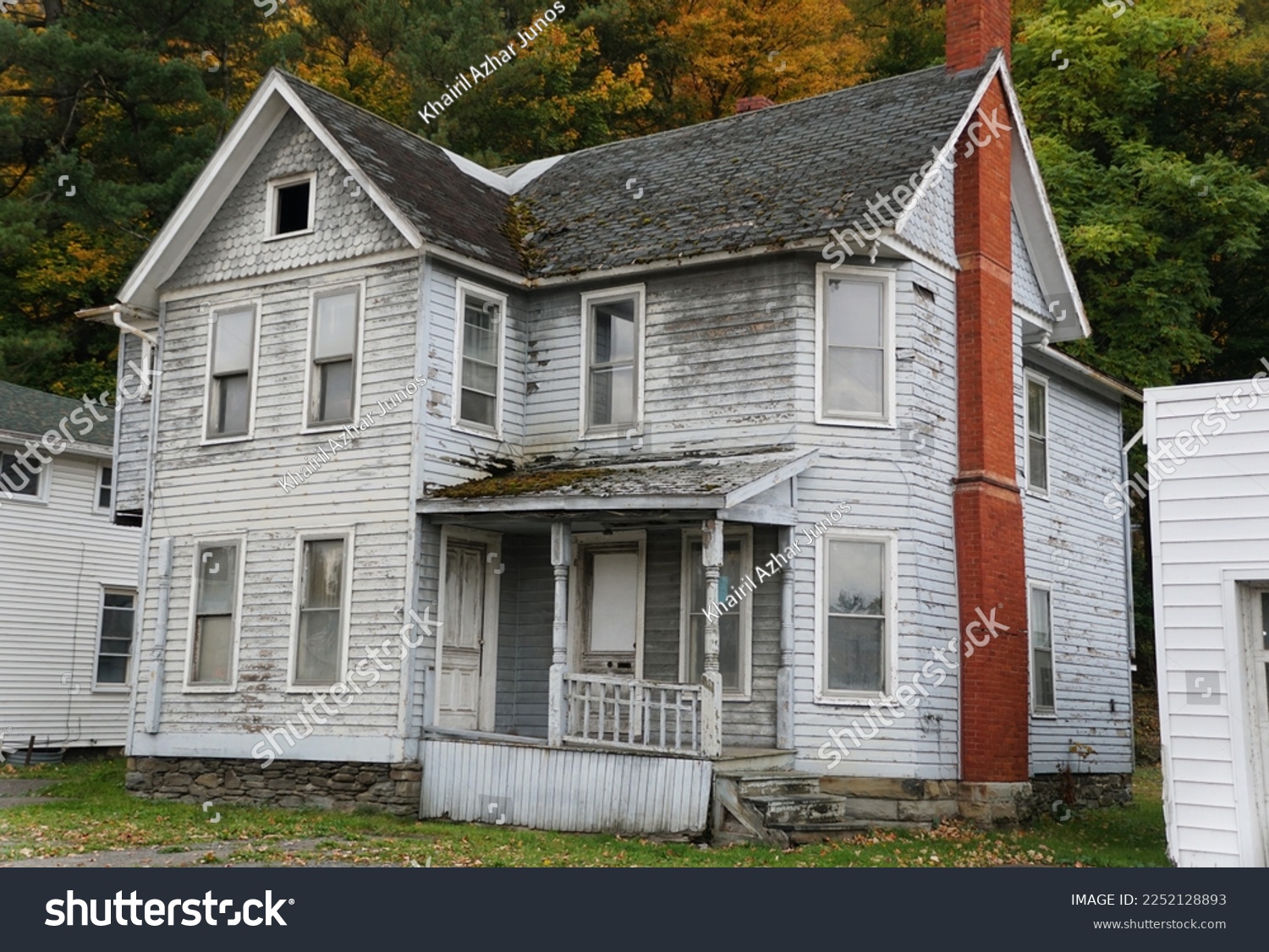 An abandoned and rundown white house near Watkin Glens, Upstate New York #2252128893