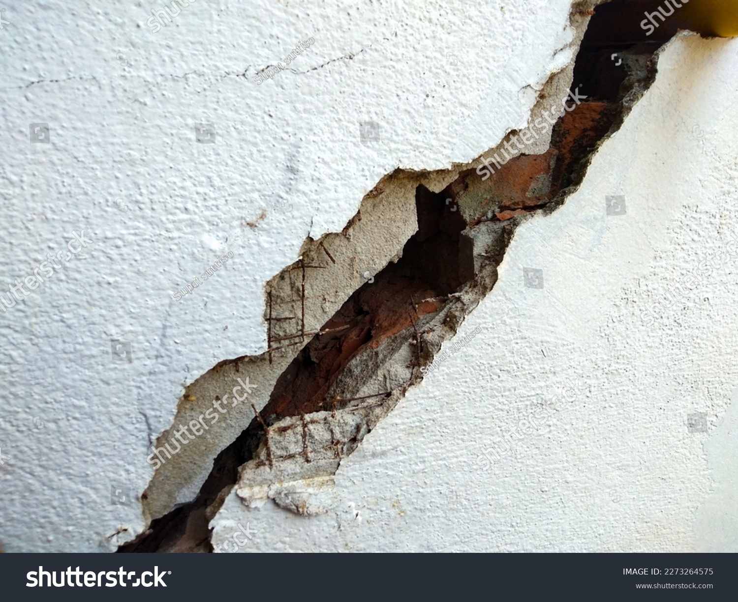 cracked concrete wall  the impact of landslides, earthquakes, geology, low-standard construction #2273264575