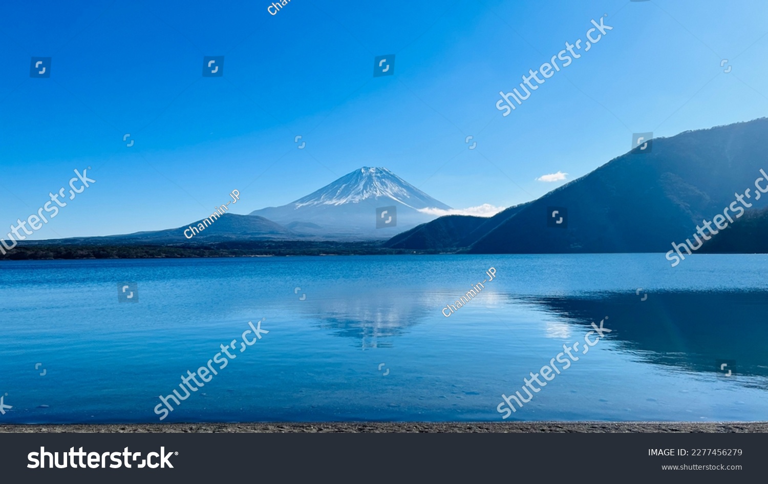 Collaboration between blue sky and Mt. Fuji at Lake Motosu #2277456279