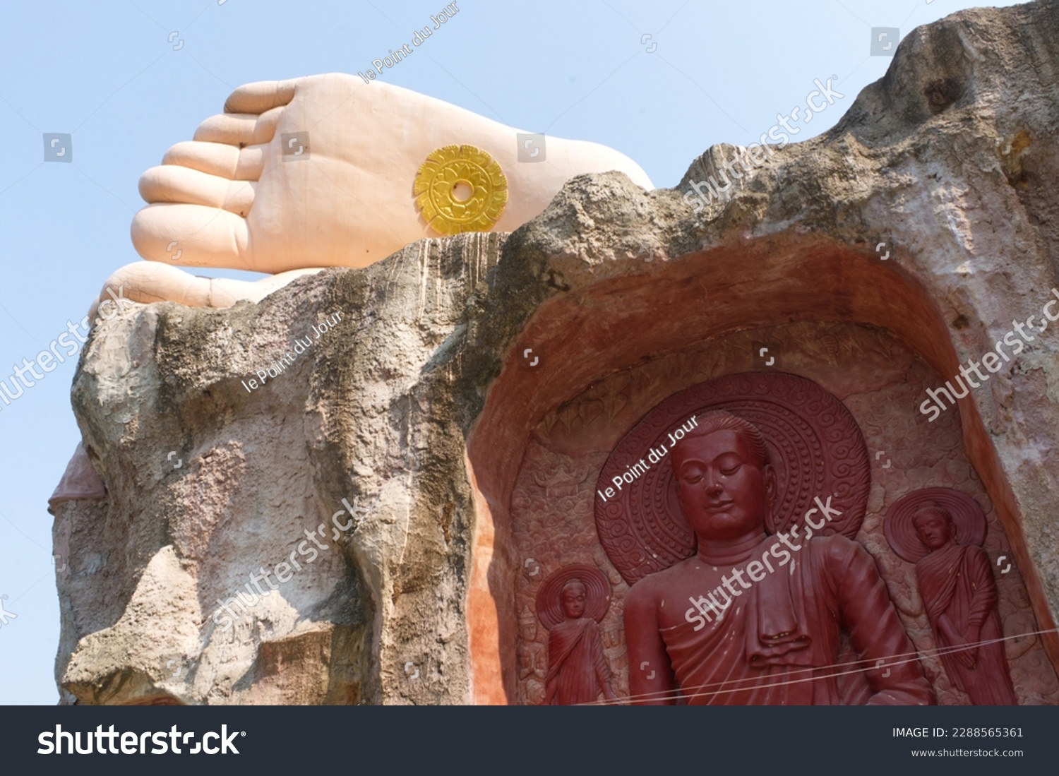 Buddhist temple and monastery built à la Antoni Gaudi, inspired by the forms of nature, a monumental reclining Buddha dominates the valley (War Huai Prep Wararam) #2288565361