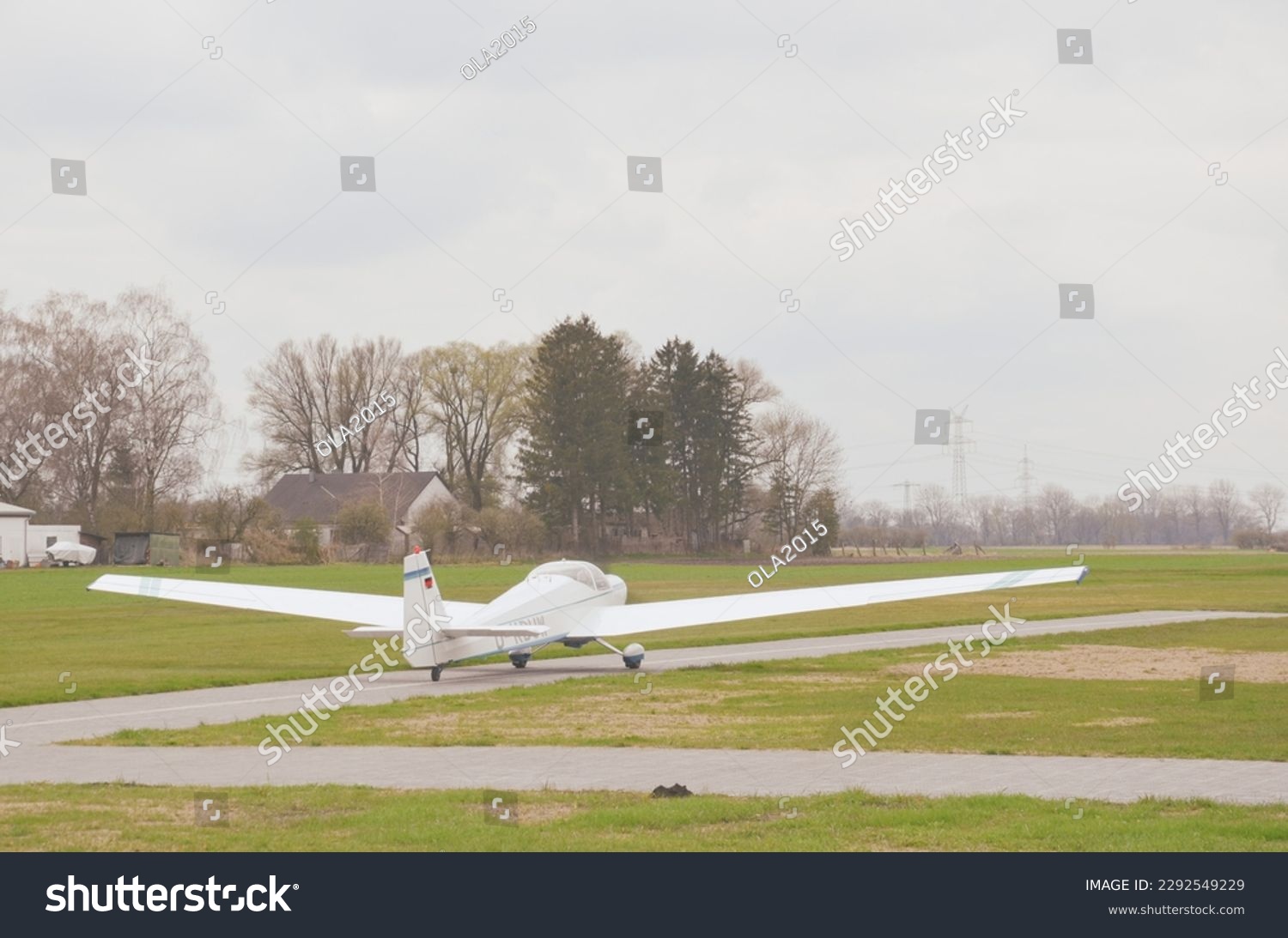 Glider plane Bergkirchen Oberbayern, takes off, Glider flying #2292549229