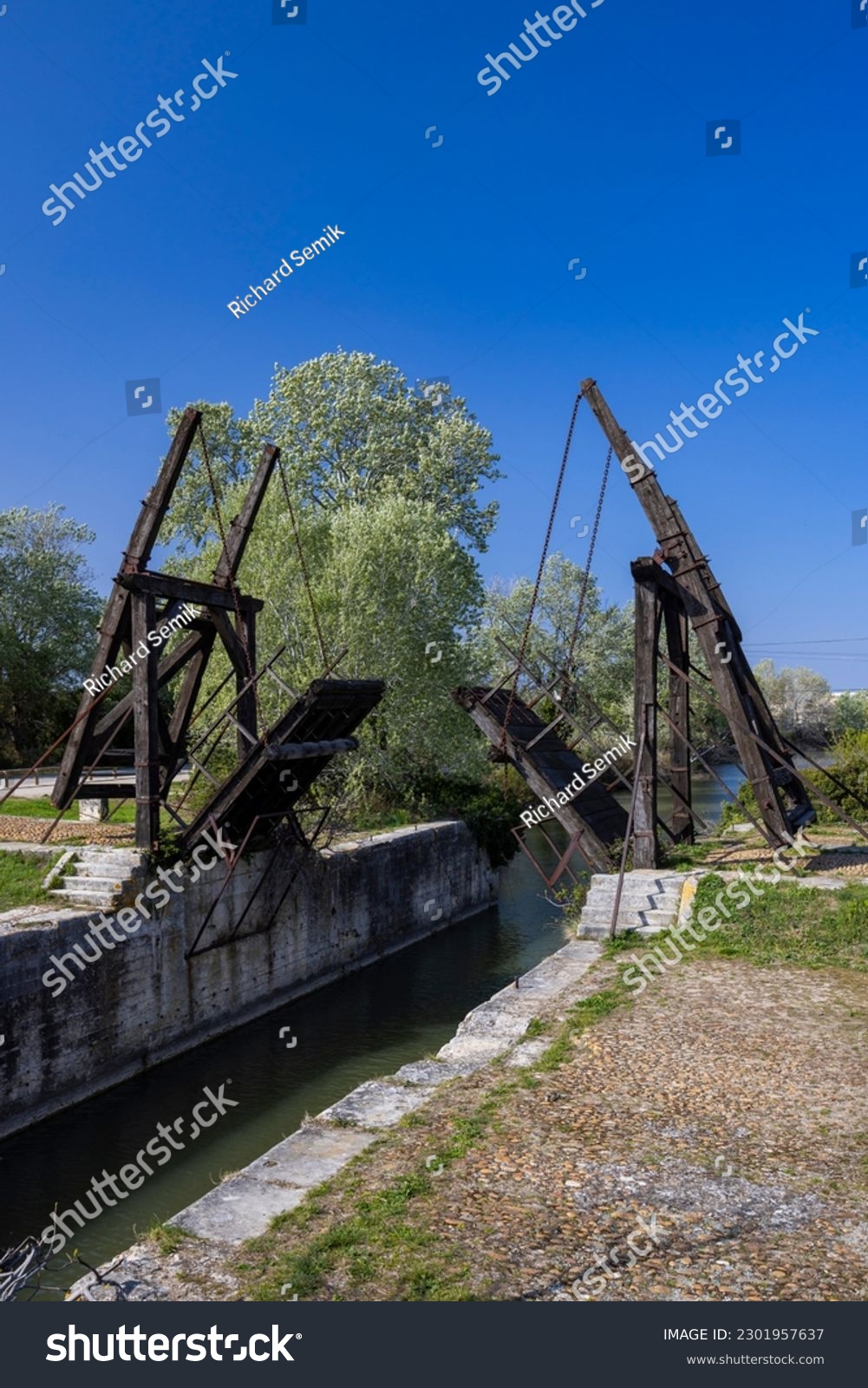 Vincent Van Gogh Bridge (pont Van-gogh, Langlois - Royalty Free Stock 