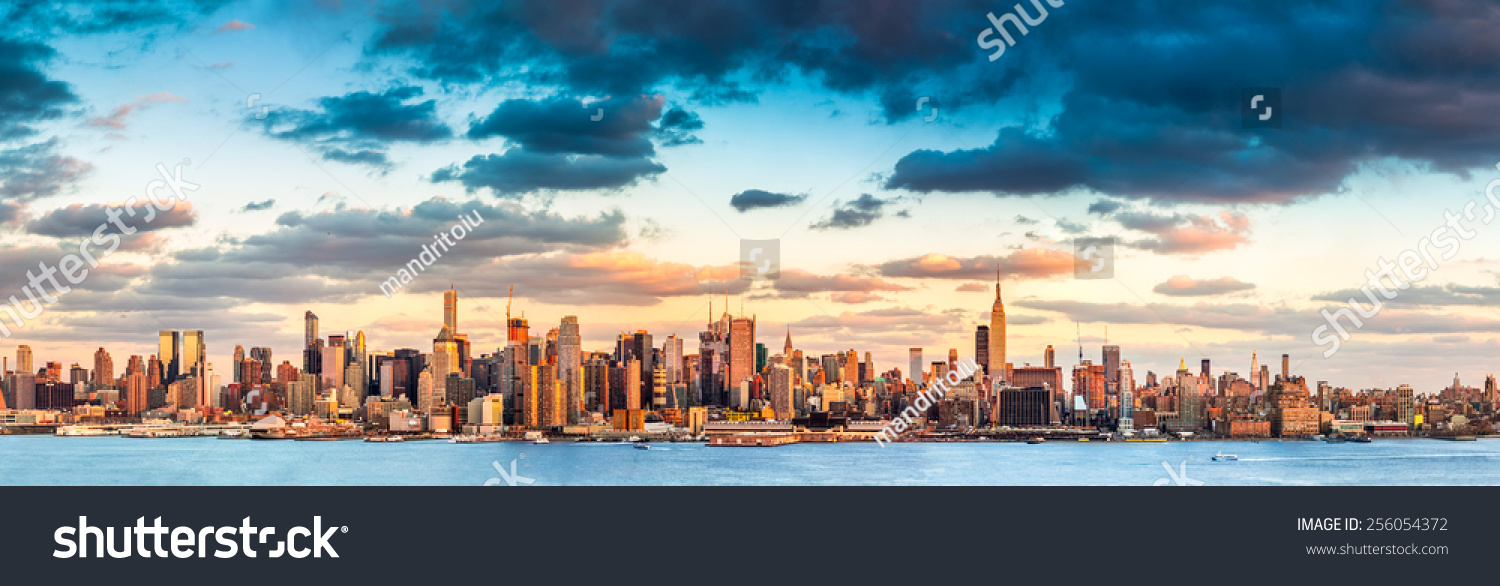 Panoramic view of the midtown Manhattan skyline before sunset (ultra high resolution) #256054372