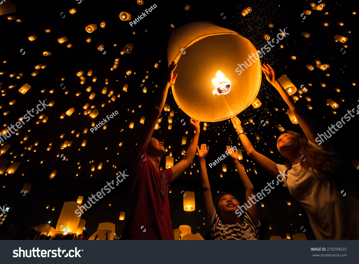 Thai's Family release sky lanterns to worship buddha's relics in yi peng festival, Chiangmai thailand #270299633