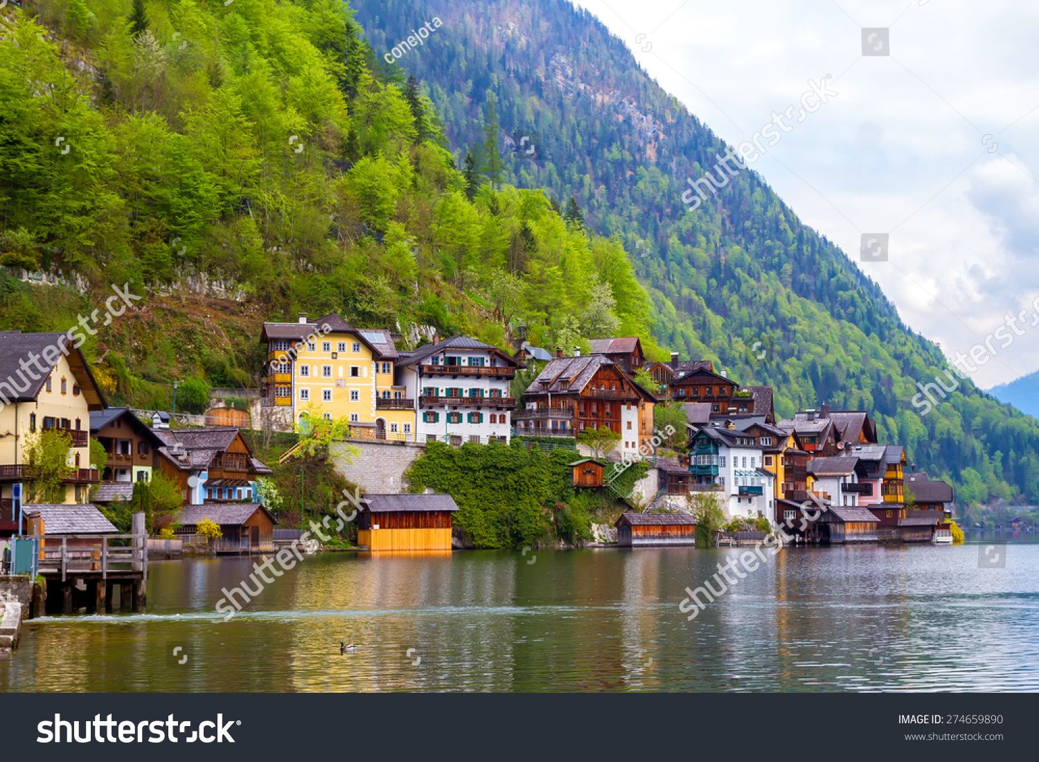 Hallstatt, village in the mountains in Austria
 #274659890