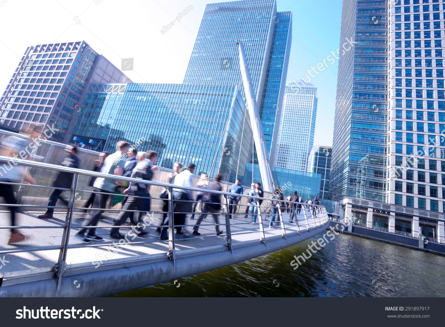 London office buinesss building movement in rush hour #291897917