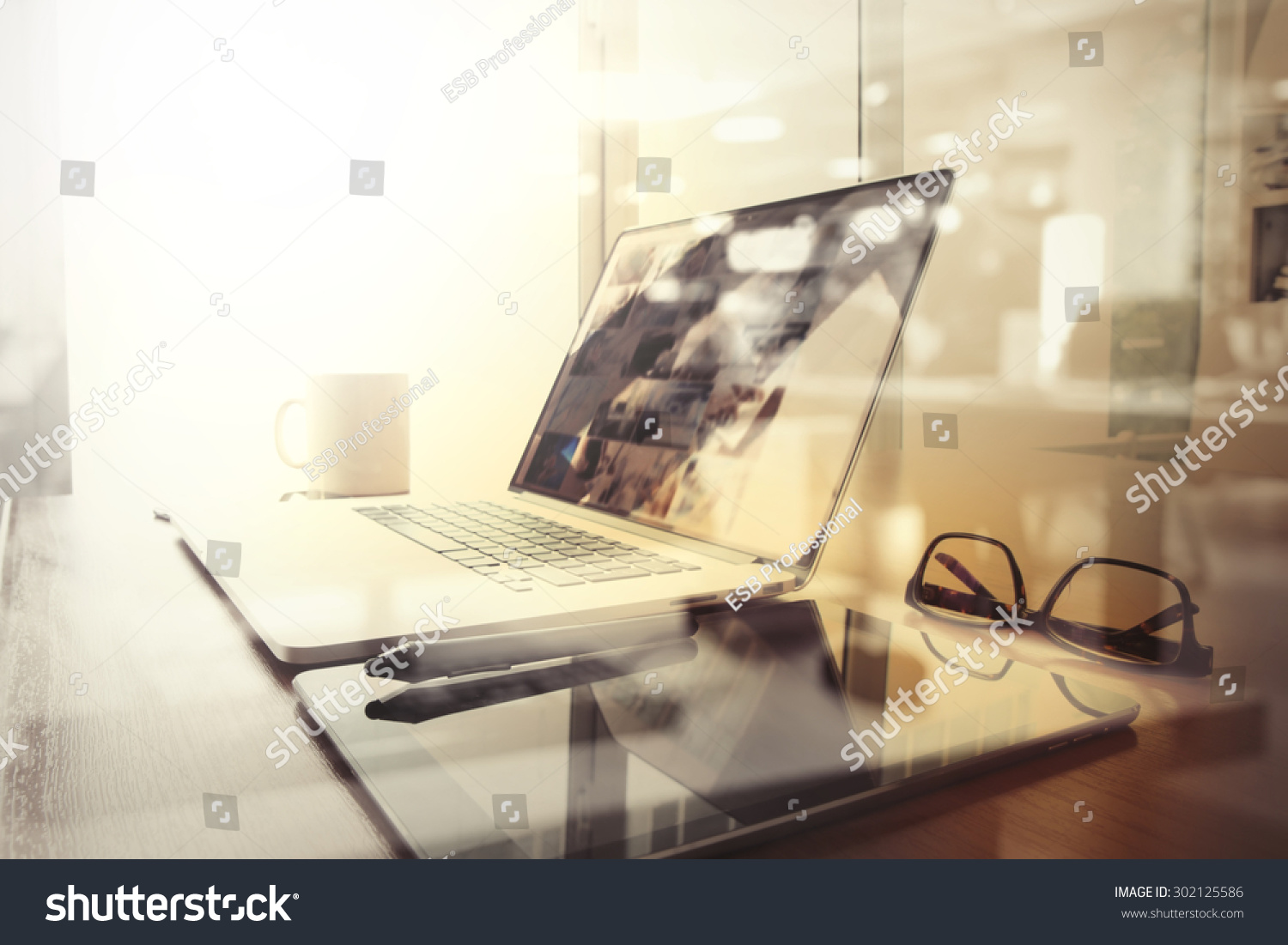 Office workplace with laptop and smart phone on wood table and london city blurred background

 #302125586