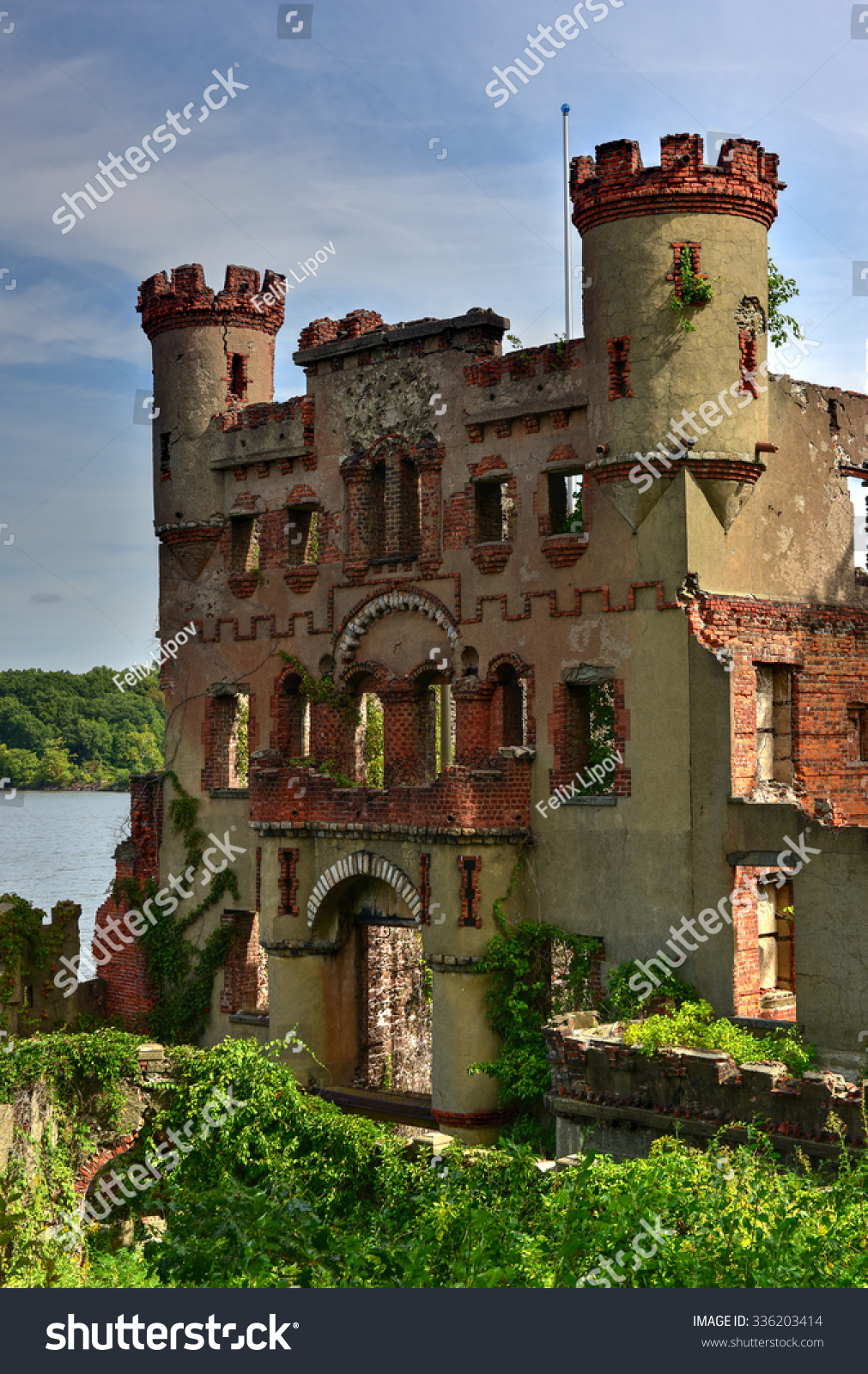 Bannerman Castle Armory On Pollepel Stock Photo 336203414