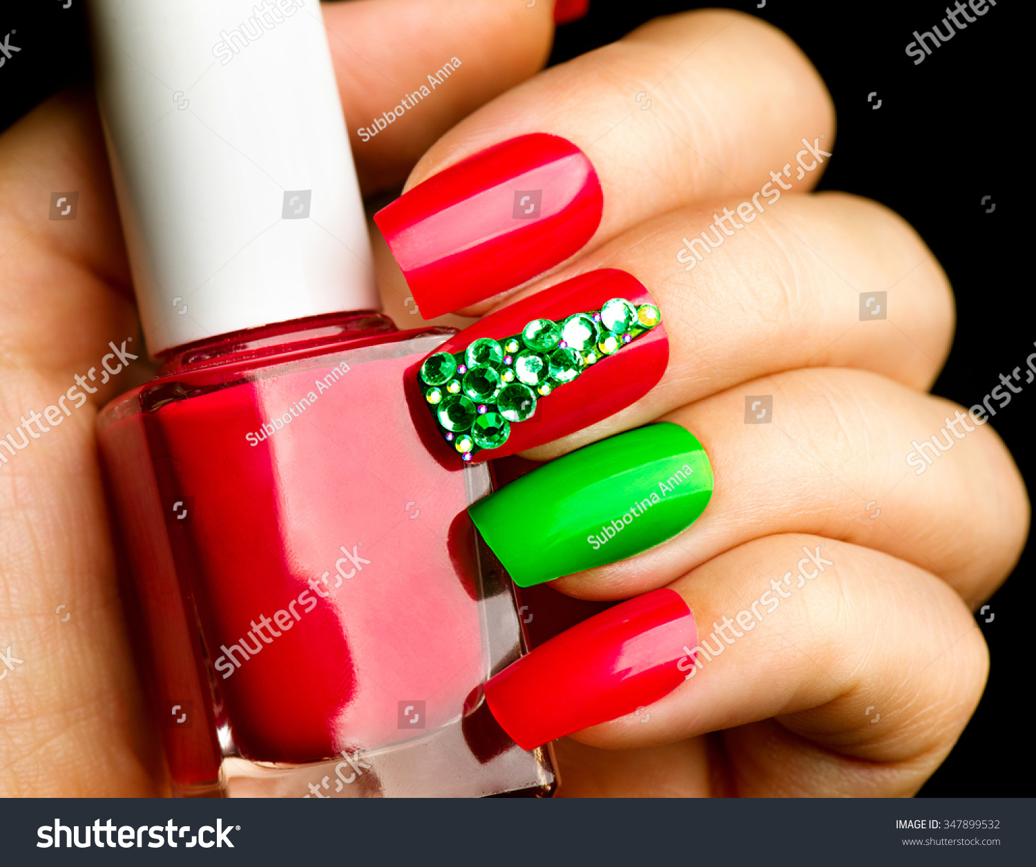 What nail style is suitable for a bright image What nail style is suitable for a bright image
