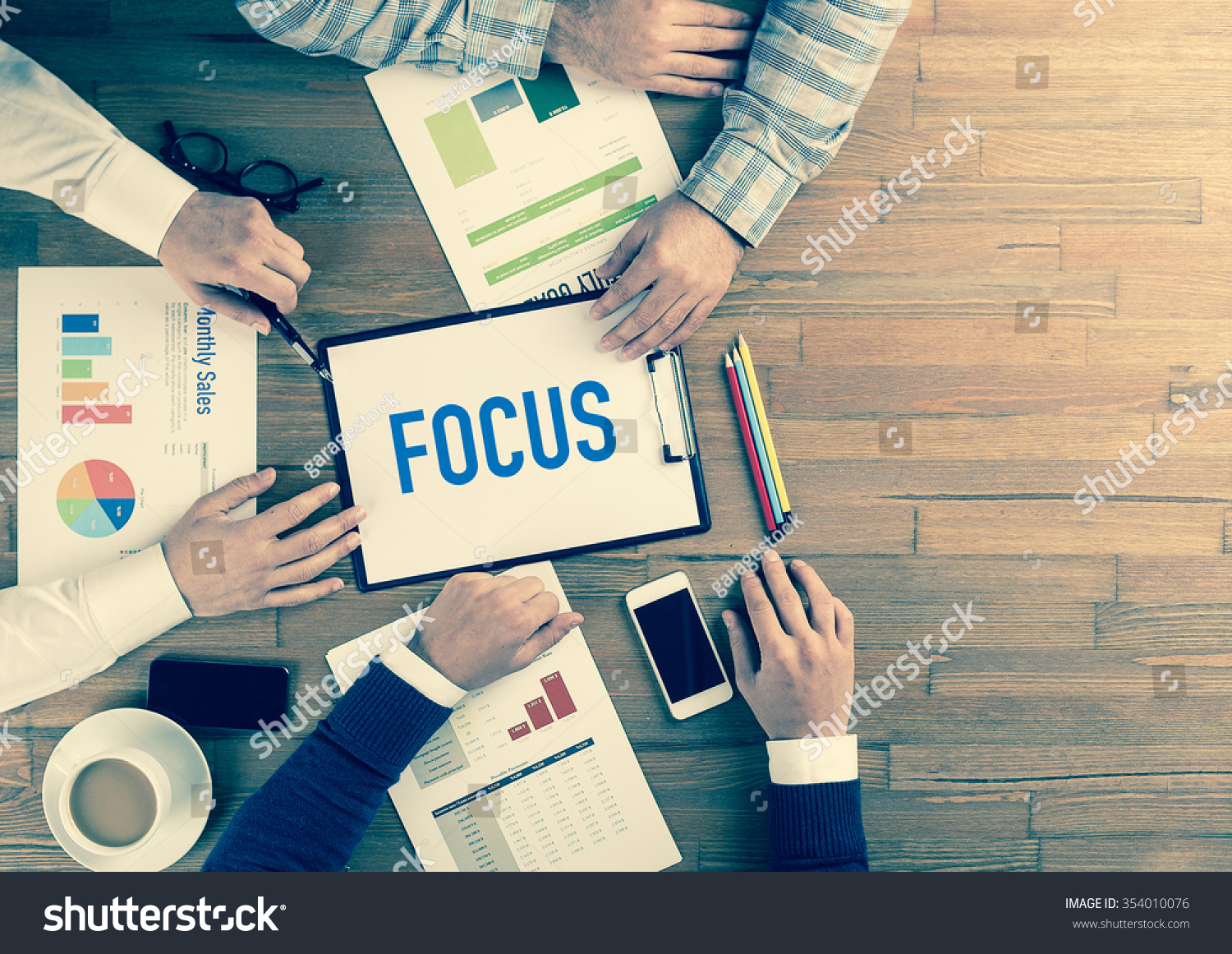 Business Team Concept: FOCUS #354010076