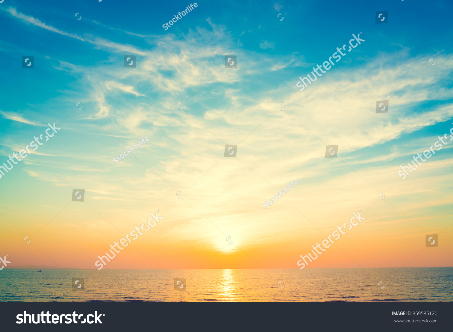 Beautiful sunset on the sea at twilight times - Vintage Filter #359585120