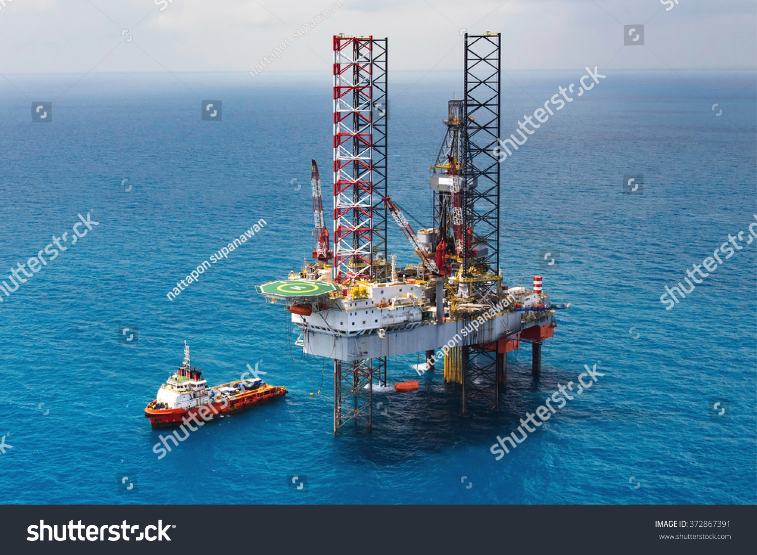 Offshore oil rig drilling platform/Offshore oil rig drilling platform in the gulf of Thailand #372867391