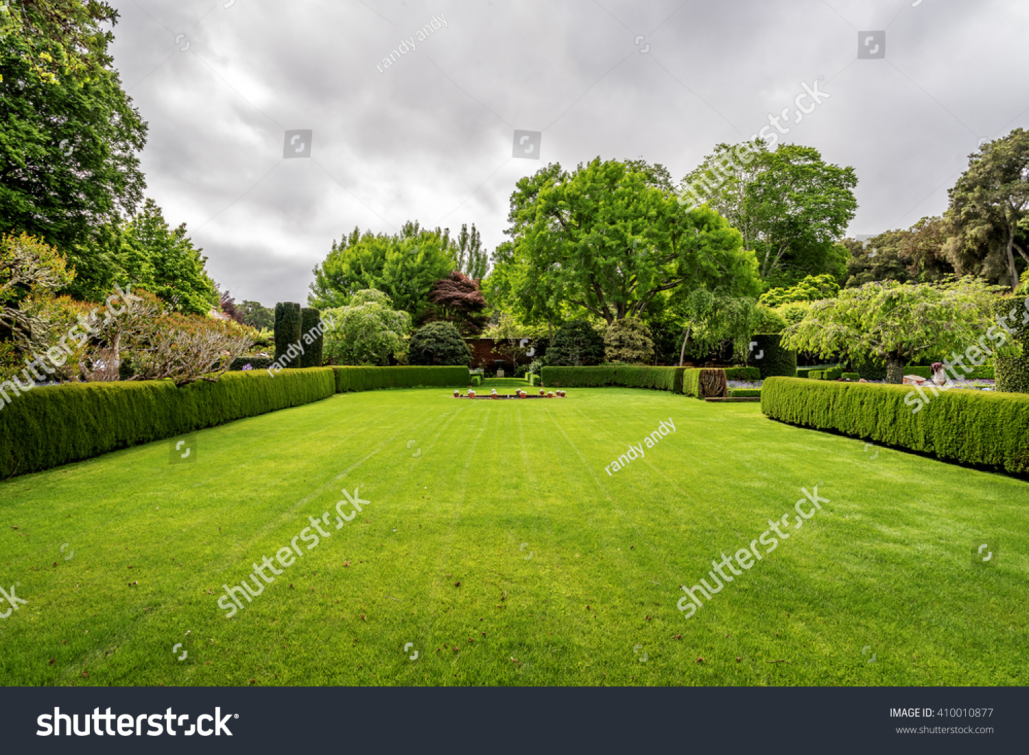 Beautiful English style garden with hedges, & symmetrical type design, with a large open green lawn for parties & open air activities. The garden is designed with European flair, class and tradition. #410010877