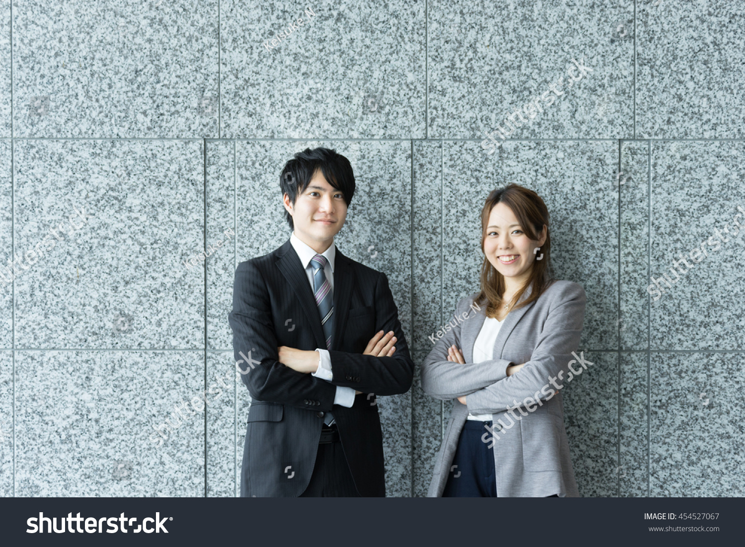 Men and women to be his arms folded with a smile (business image) #454527067