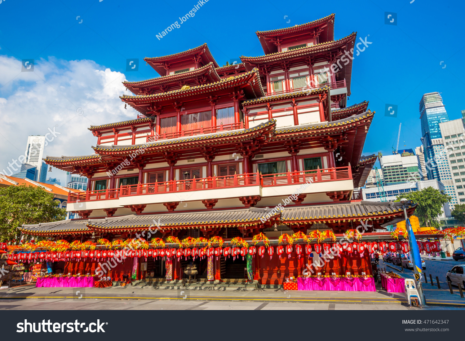 Buddha Toothe Relic Temple in Chinatown in Singapore #471642347