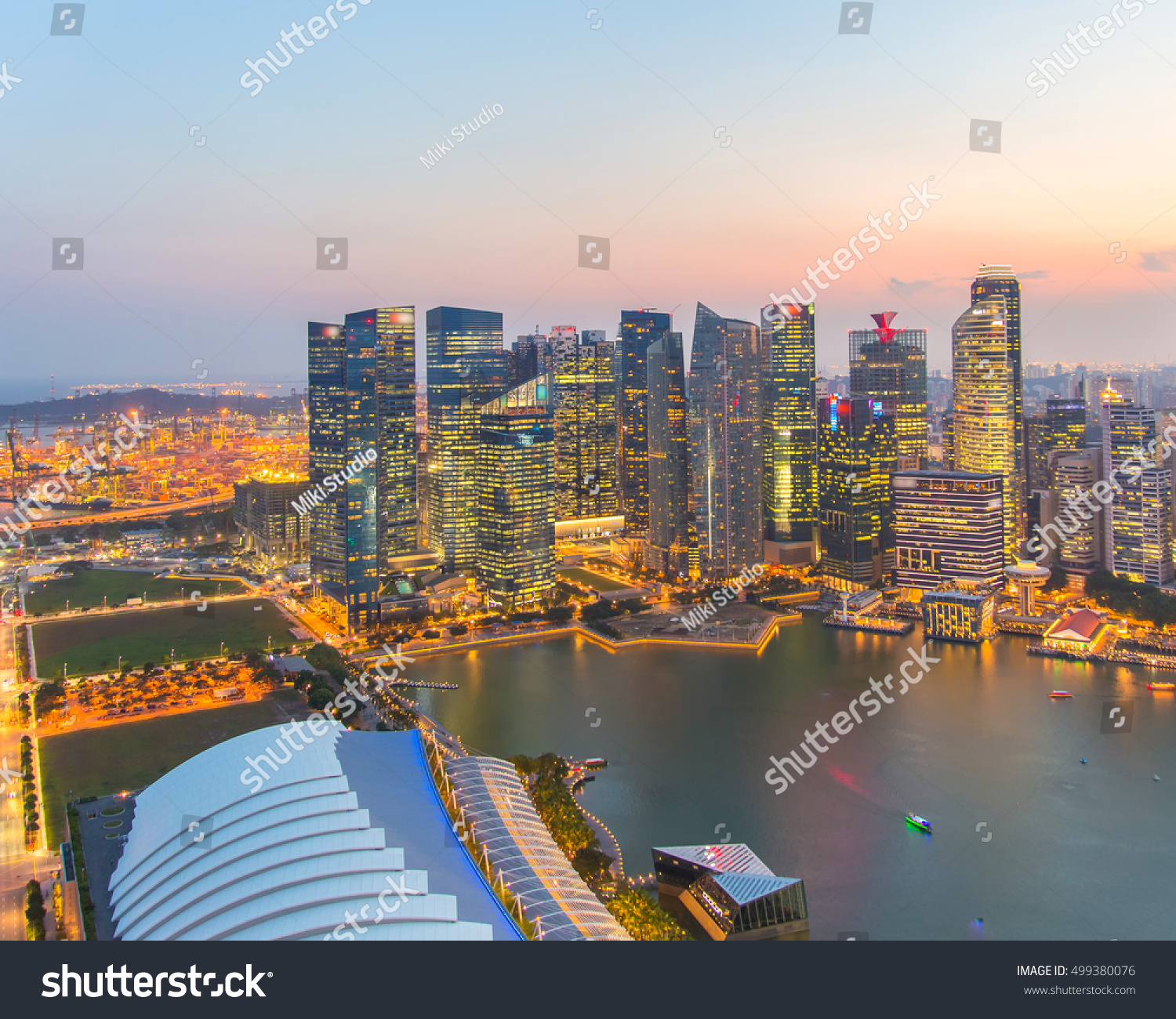 Landscape of the Singapore financial district and business building. #499380076