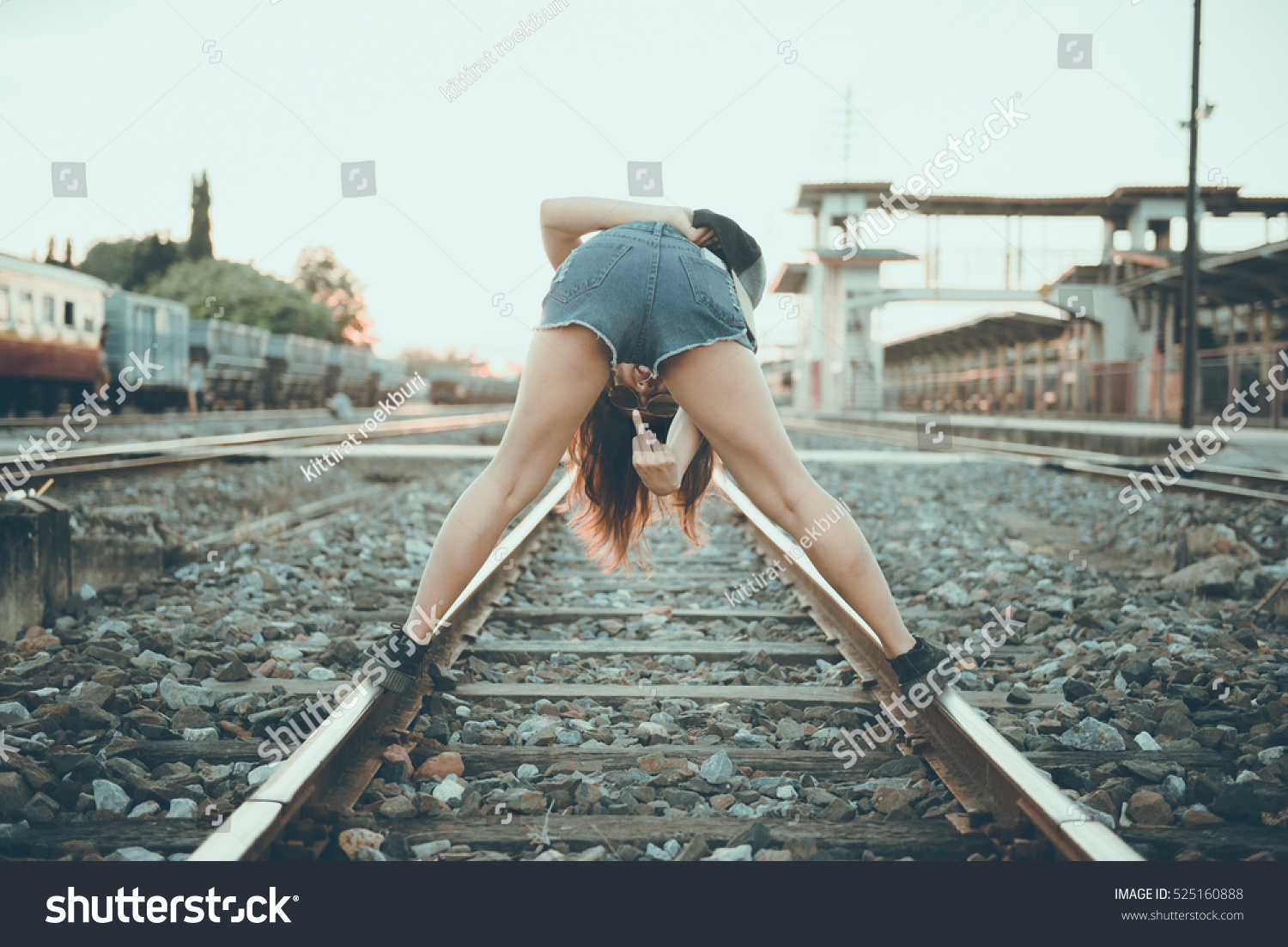 fuck the girl the train