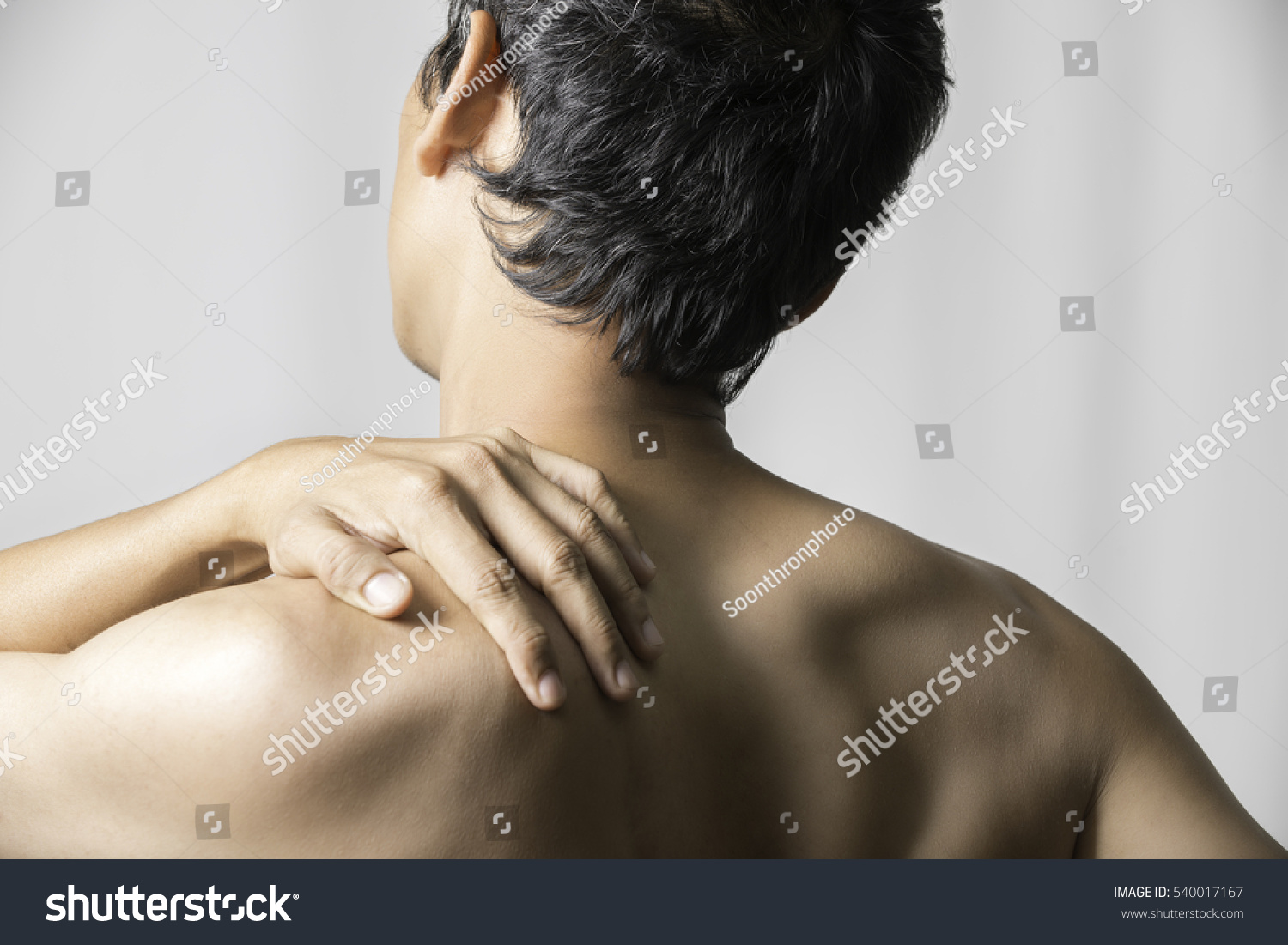 A man who has a shoulder pain #540017167