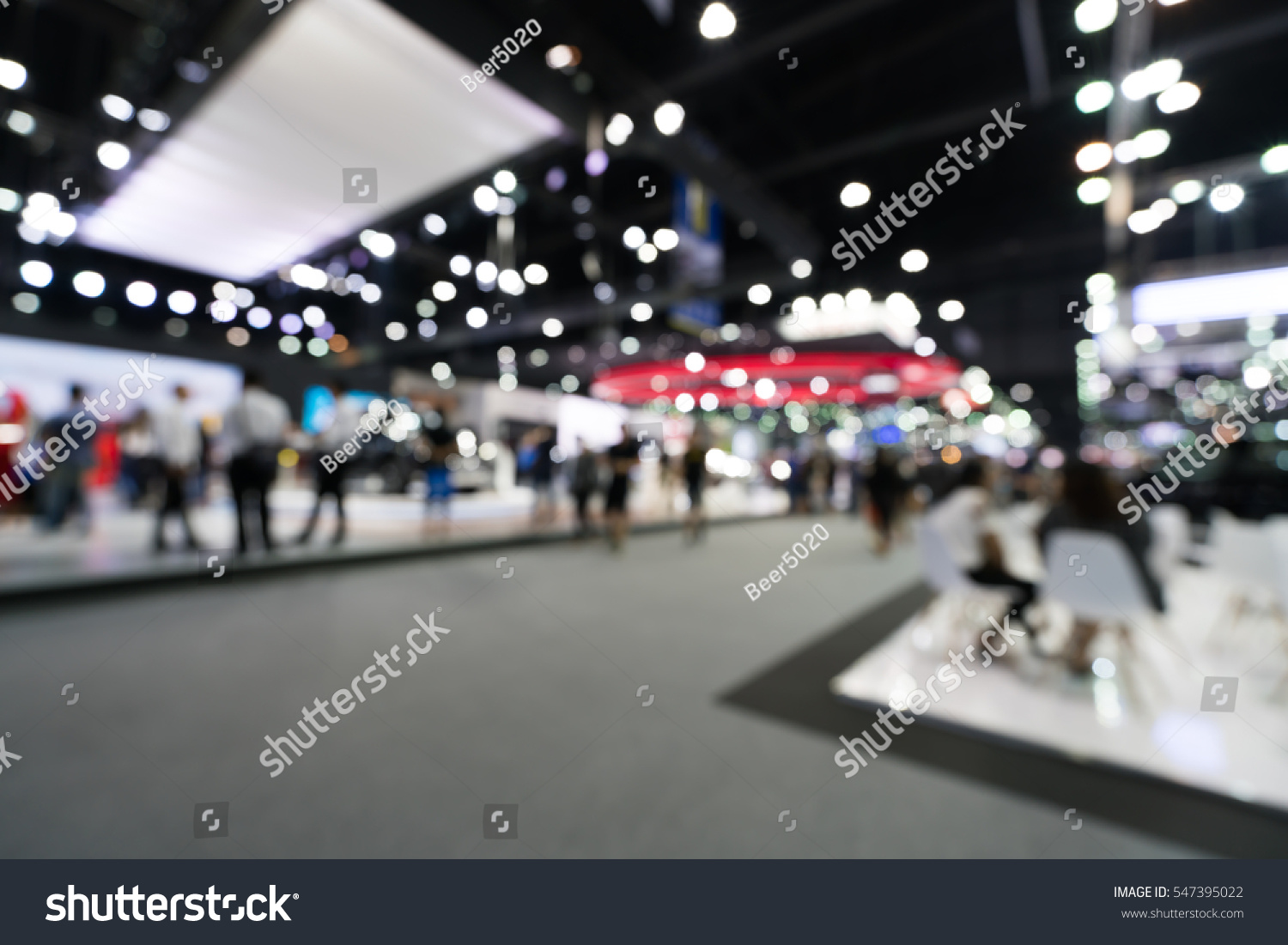 Blur, defocused background of public exhibition hall. Business tradeshow, job fair, or stock market. Organization or company event, commercial trading, or shopping mall marketing advertisement concept #547395022