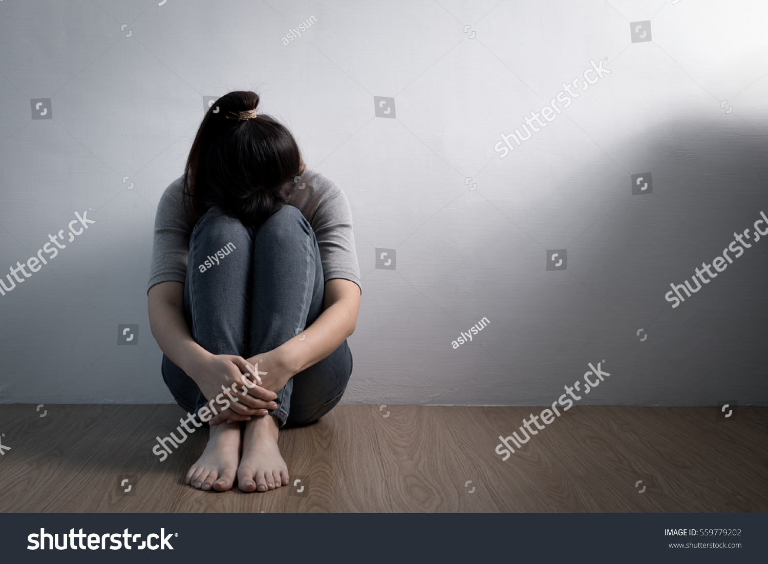 The depression woman sit on the floor #559779202