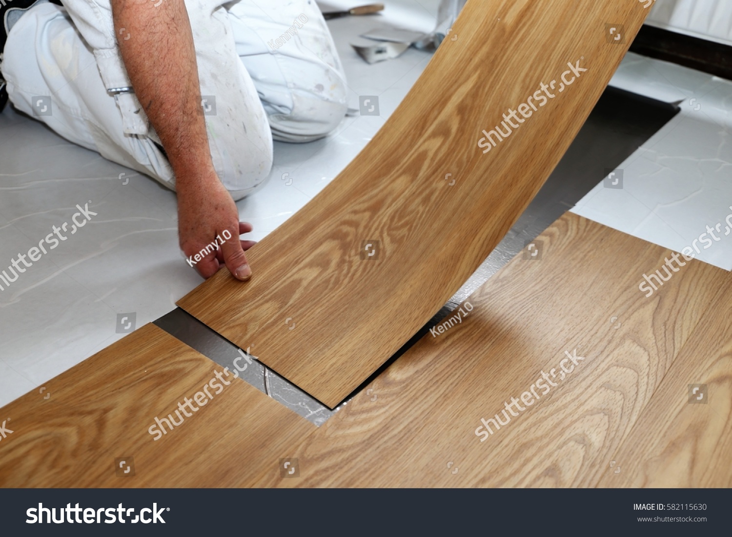 Man laying PVC-floor #582115630