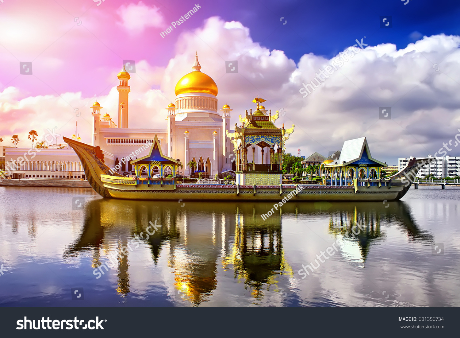 The Sultan Omar Ali Saifudding Mosque, Bandar Seri Begawan, Brunei, Southeast Asia #601356734