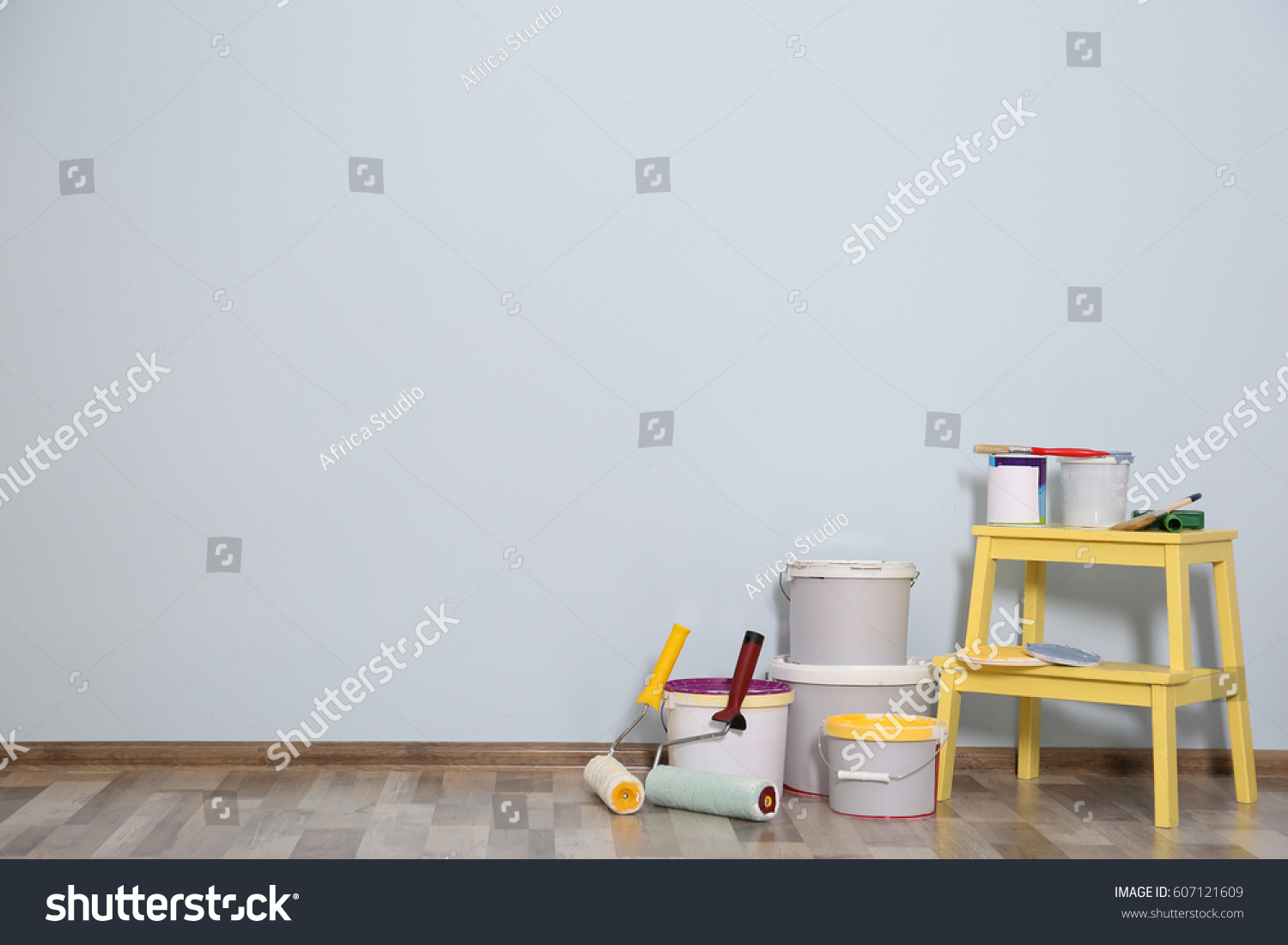 Set for wall painting in empty room #607121609