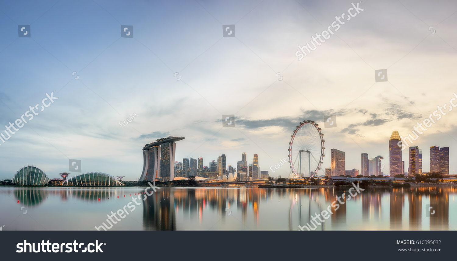 Singapore Skyline and view of skyscrapers on Marina Bay #610095032