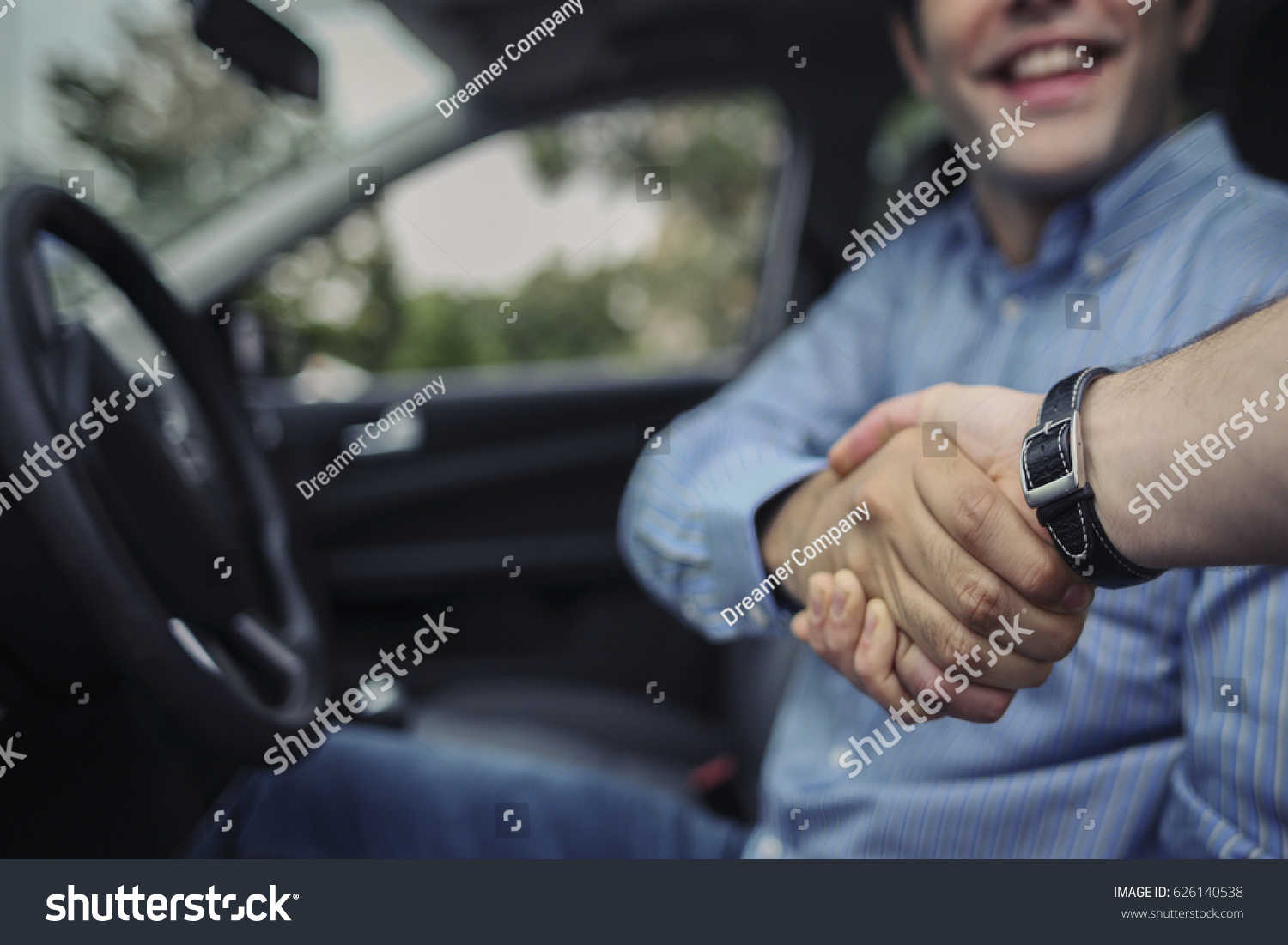 Car seller and Client Handshake #626140538