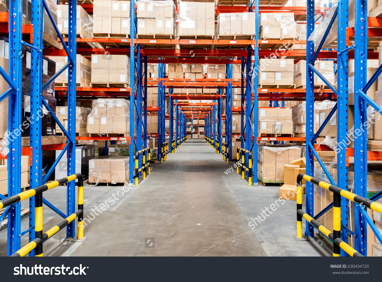 Warehouse storage of retail merchandise shop. #630434720