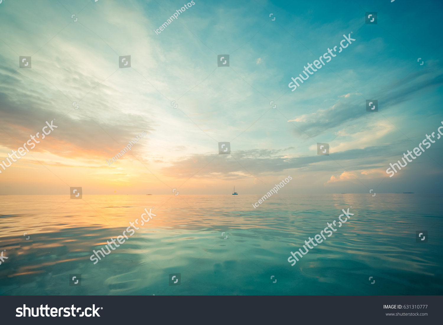 Relaxing seascape with wide horizon of the sky and the sea #631310777