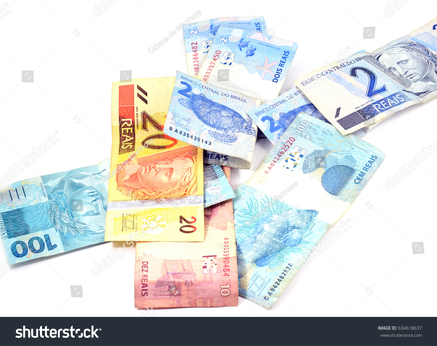 Brazilian currency bills (real and reais) isolated, white background: 2, 10, 20, 50, 100 #634618637
