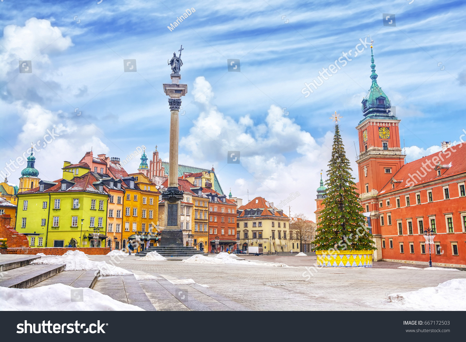 Royal Castle, ancient colorful townhouses and Sigismund's Column in Old town in Warsaw on a Christmas day, Poland, is UNESCO World Heritage Site. #667172503