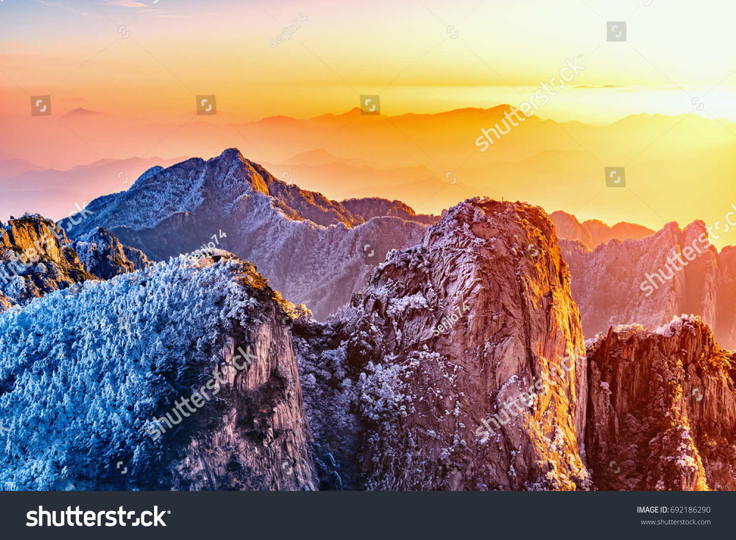 Morning view of the peaks of Huangshan National park. China. #692186290