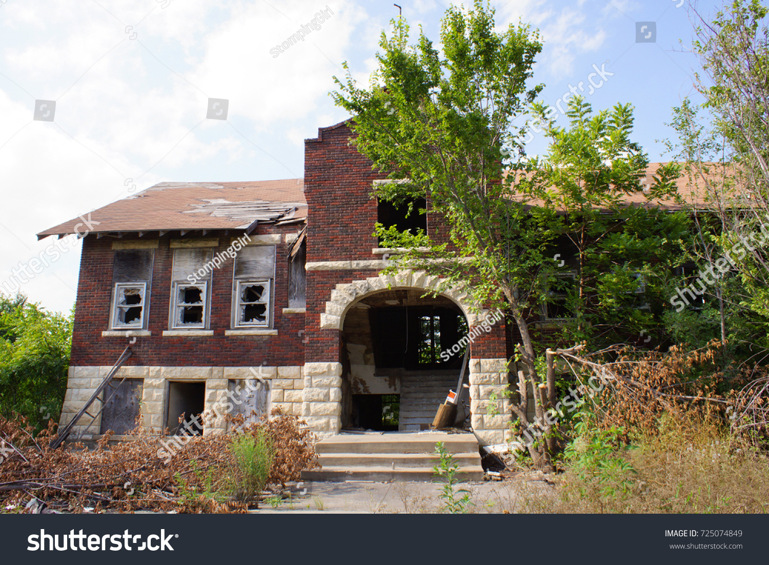 Abandoned Building #725074849