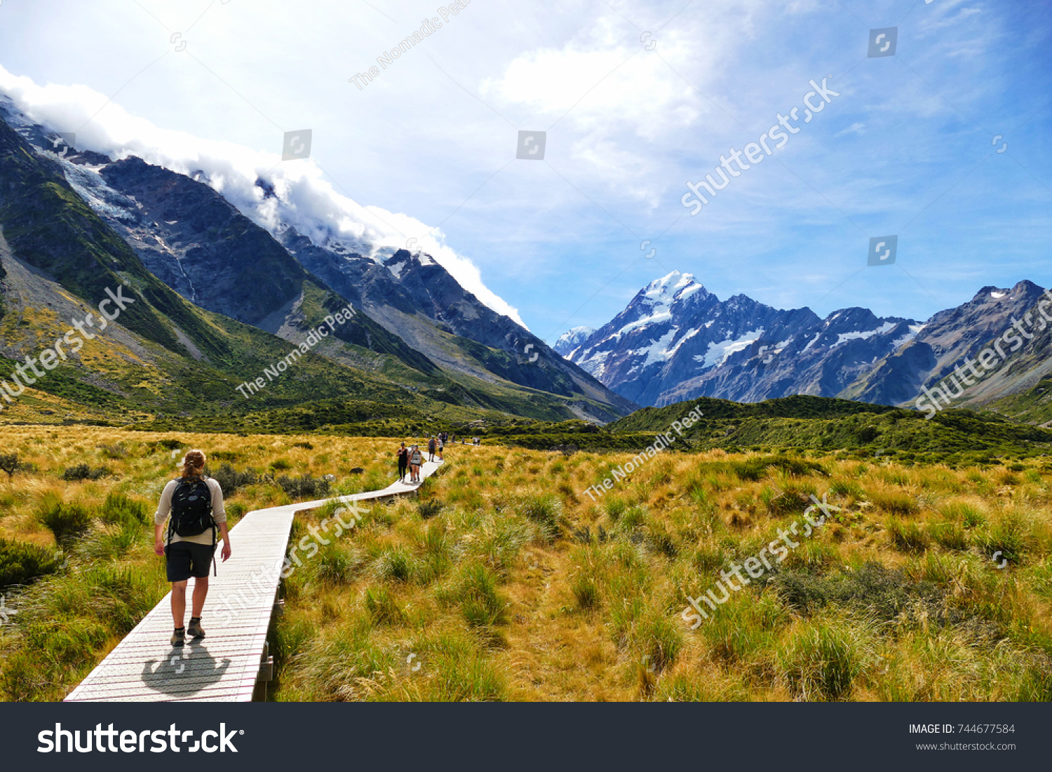 Walking along the great winding Hooker Valley track at Mount Cook, New Zealand.
 (19-03-2017) #744677584