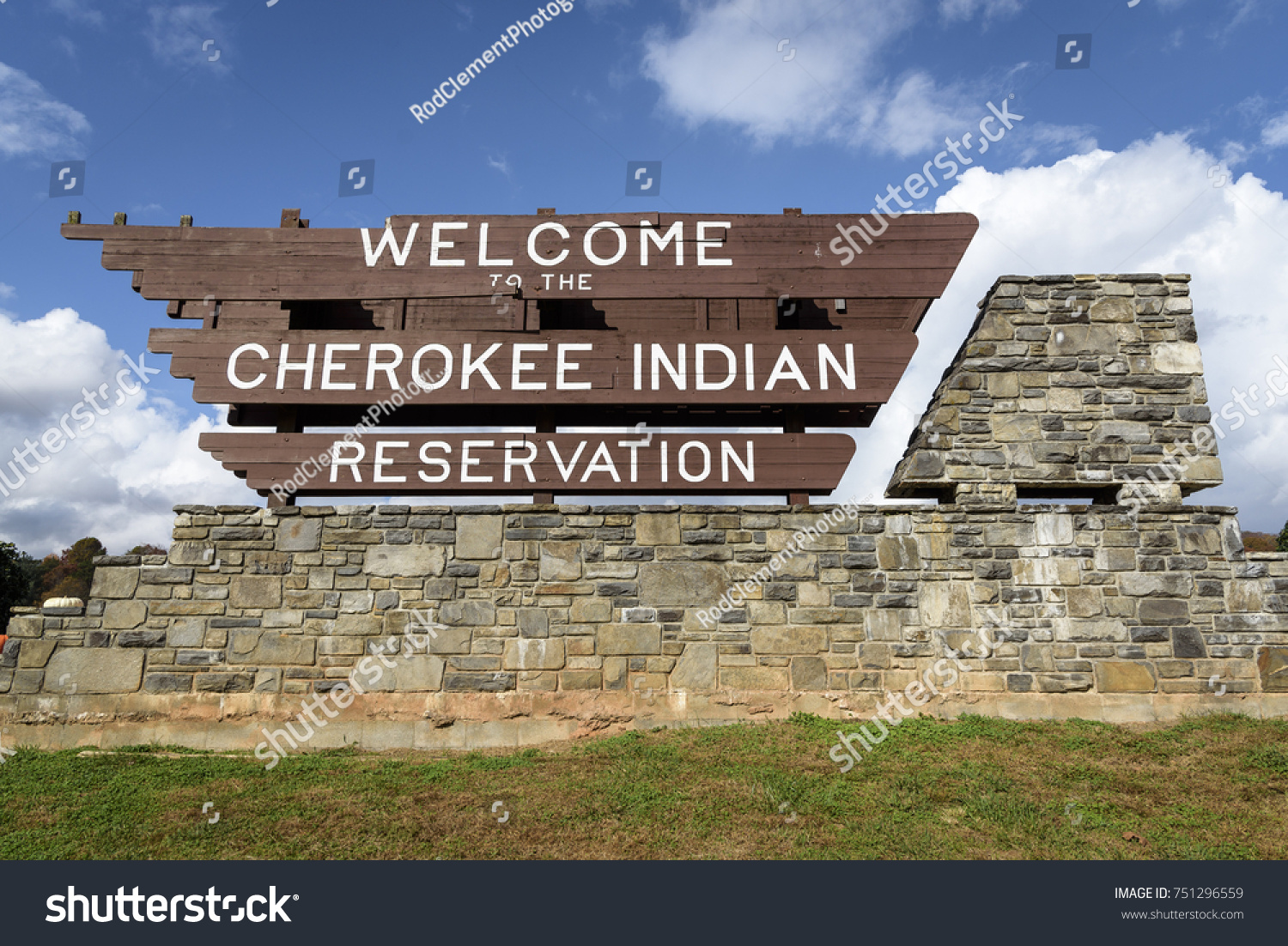 Welcome sign of Cherokee National Forest during the fall #751296559